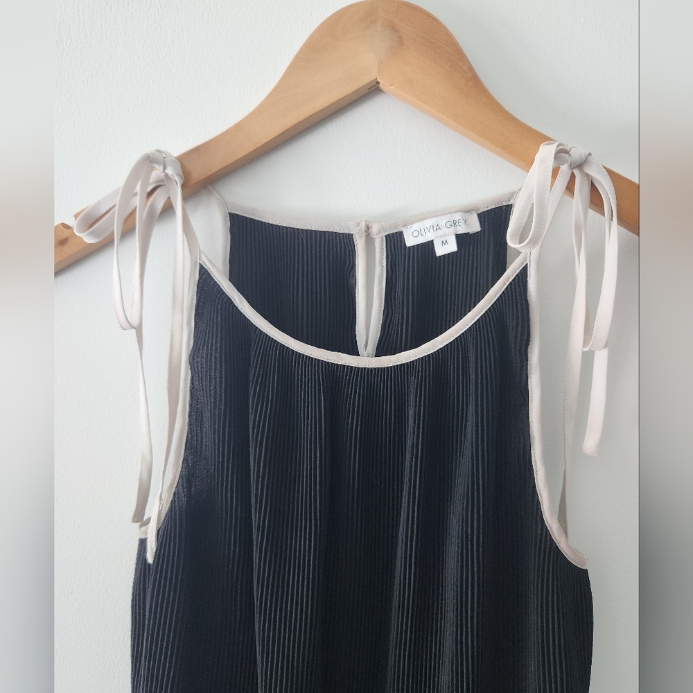 Olivia Grey Pleated Tank Top - Picture 4 of 10
